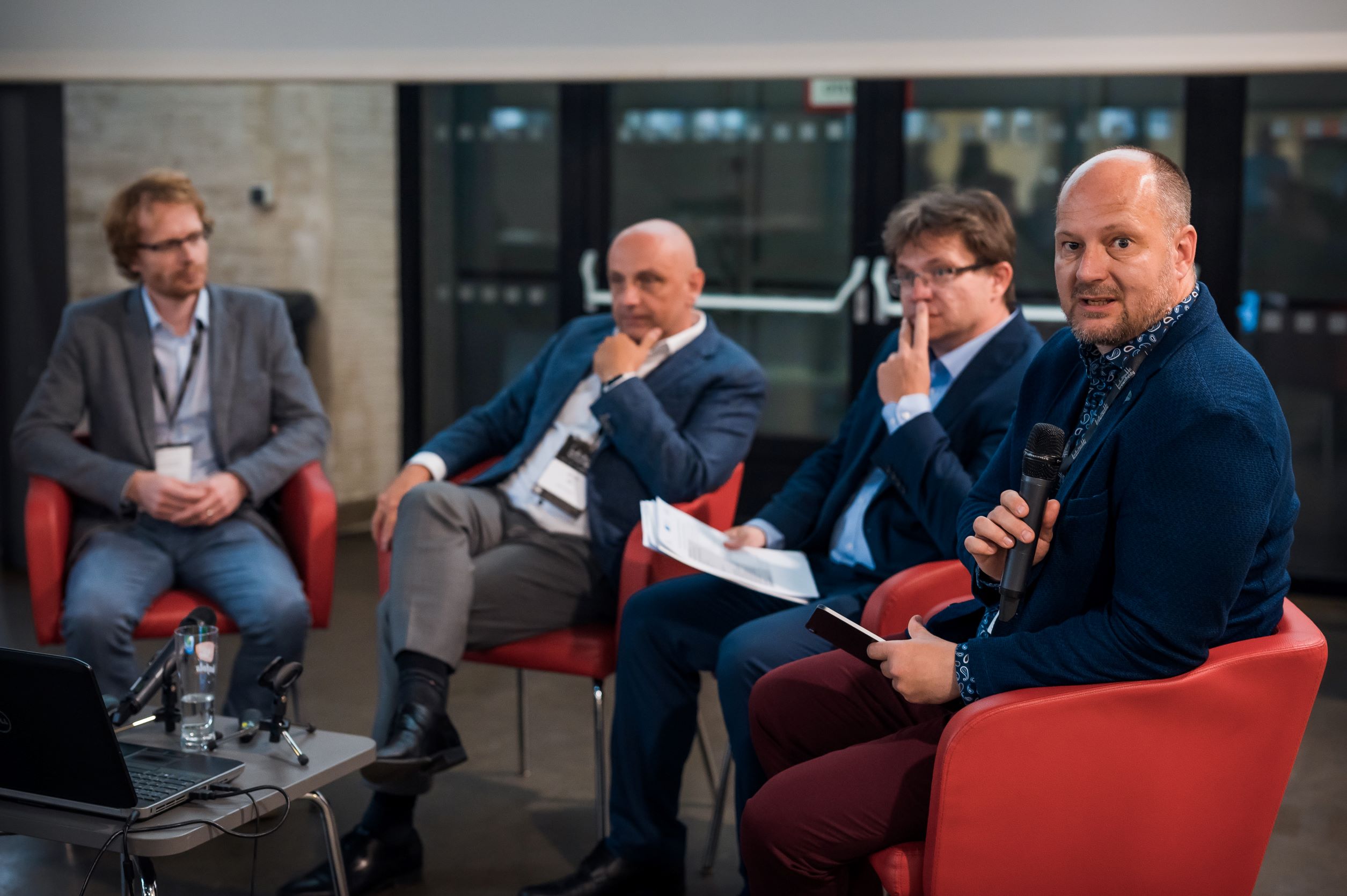 Filip Ovčačík as a moderator of the discussion at the Brownfields 2022 conference