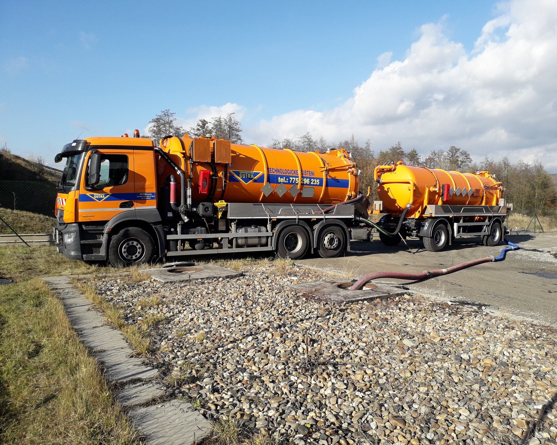 Mercedes Benz Actros – sací vůz s vlekem