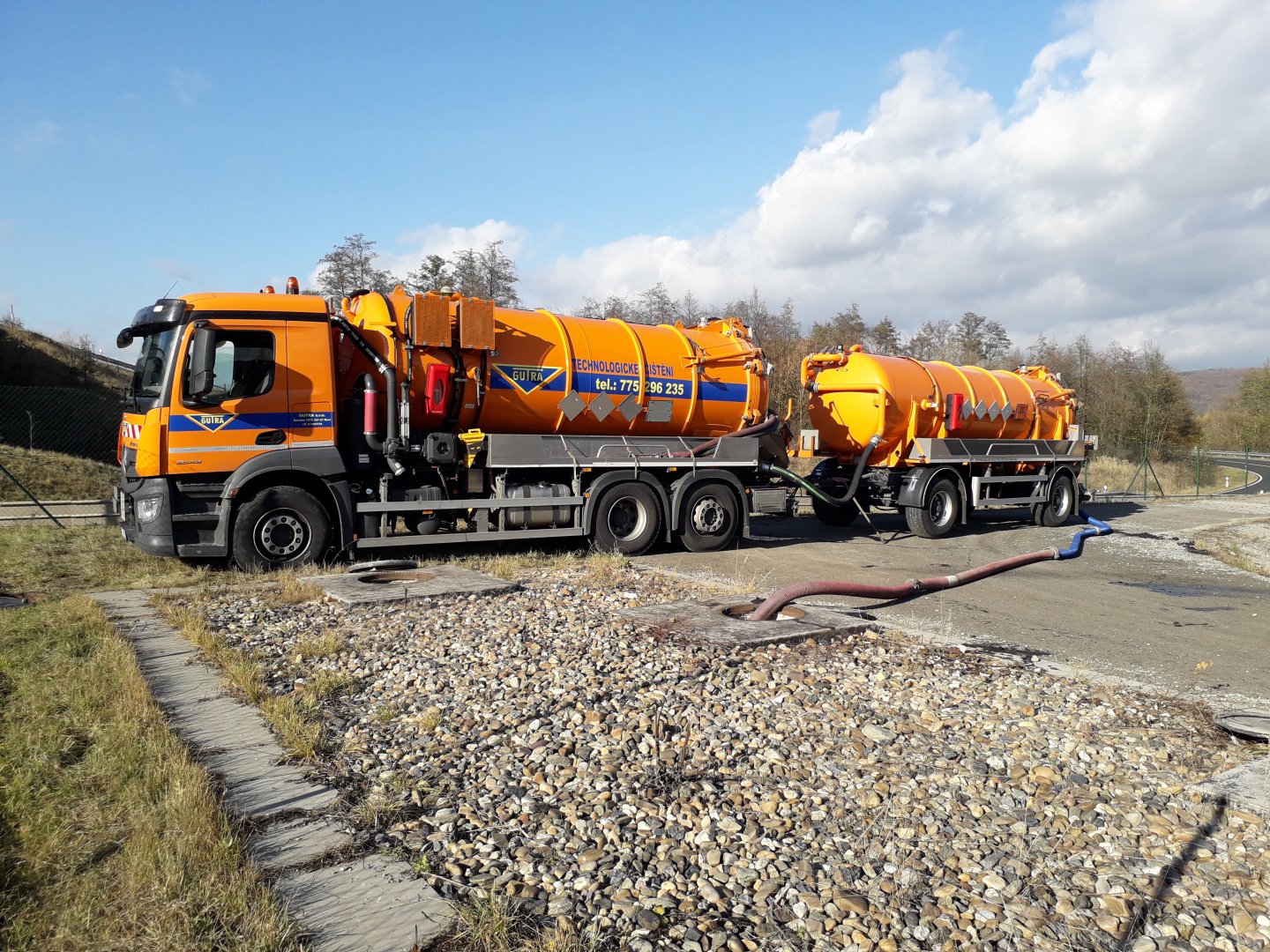 Mercedes Benz Actros – sací vůz s vlekem