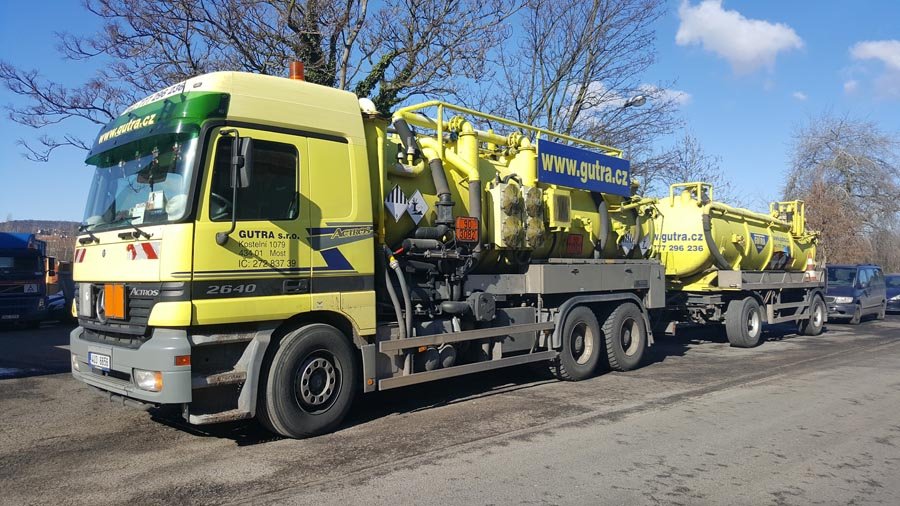 Mercedes Benz Actros – sací vůz s vlekem